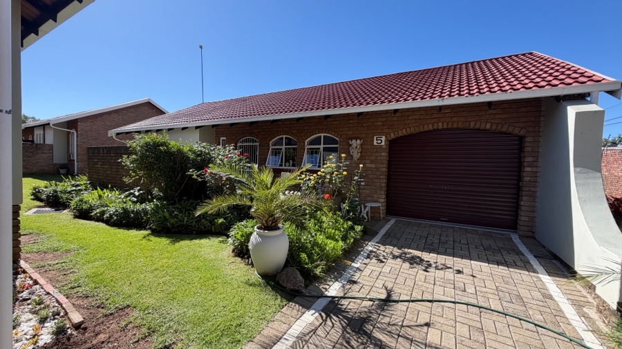 2 Bedroom Property for Sale in Miederpark North West